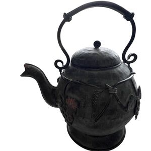 Vintage Rustic Decorative Tea Pot With Lid and Handle - Leaf Design